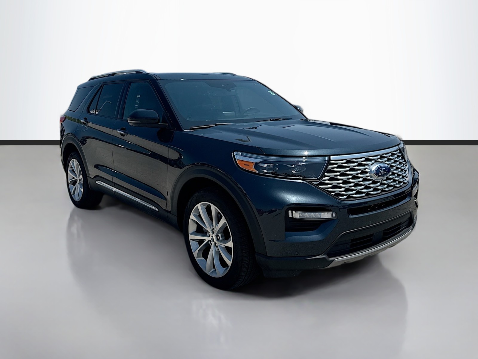 2022 Ford Explorer Platinum photo 2