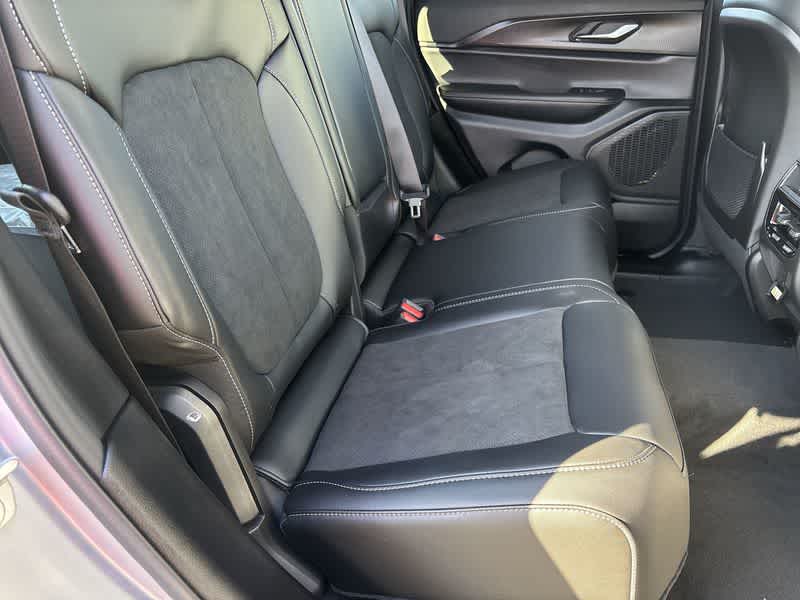 2025 Jeep Grand Cherokee Altitude photo 15