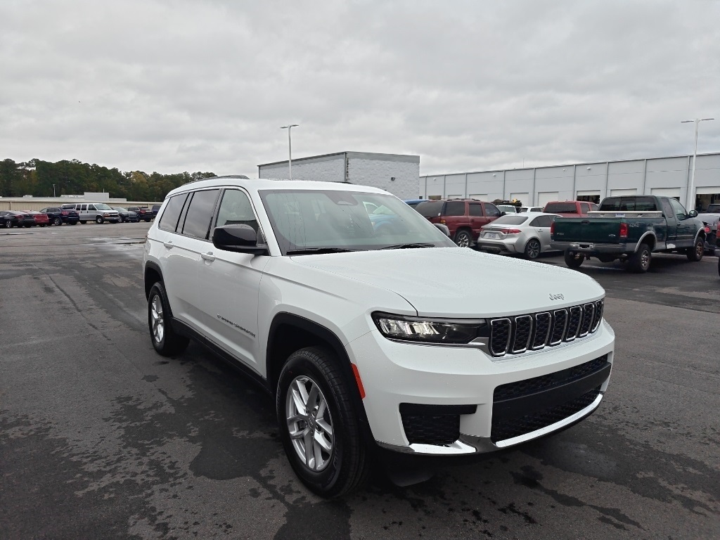 2025 Jeep Grand Cherokee L Laredo's photo