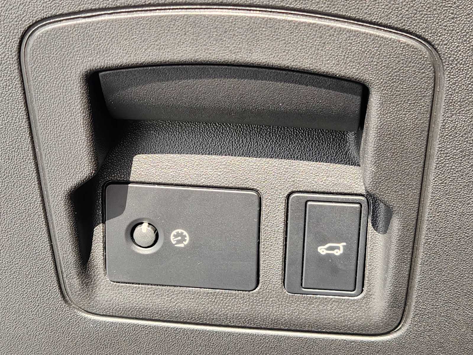 2025 Land Rover Range Rover SE photo 11