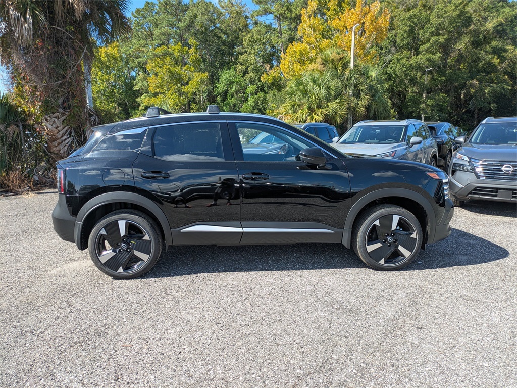 2026 Nissan Kicks SR photo 2