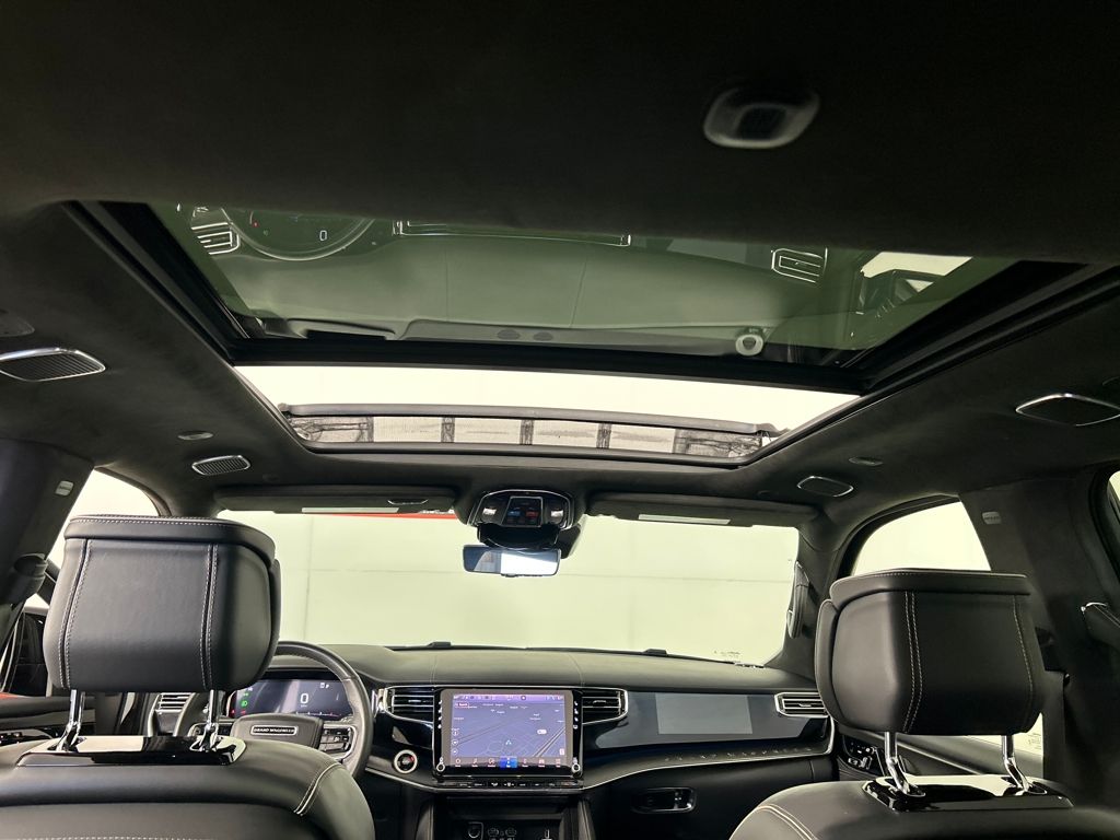 2024 Jeep Grand Wagoneer L II photo 3