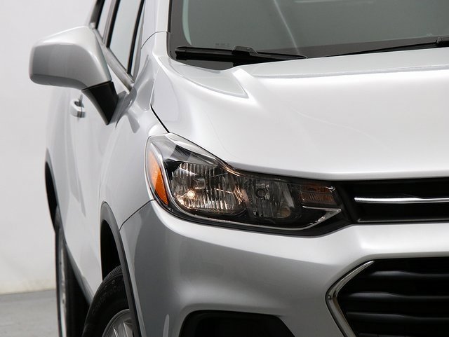 2022 Chevrolet Trax LS photo 4