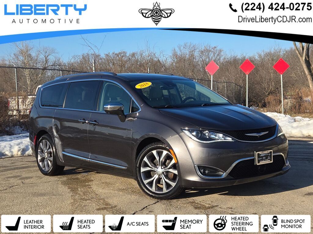 2018 Chrysler Pacifica Limited's photo