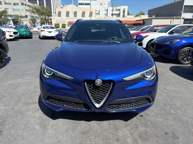 2022 Alfa Romeo Stelvio Ti photo 2