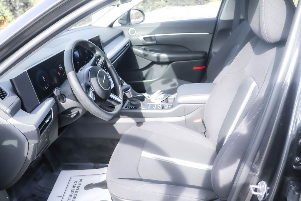 2025 Hyundai Sonata SE photo 4