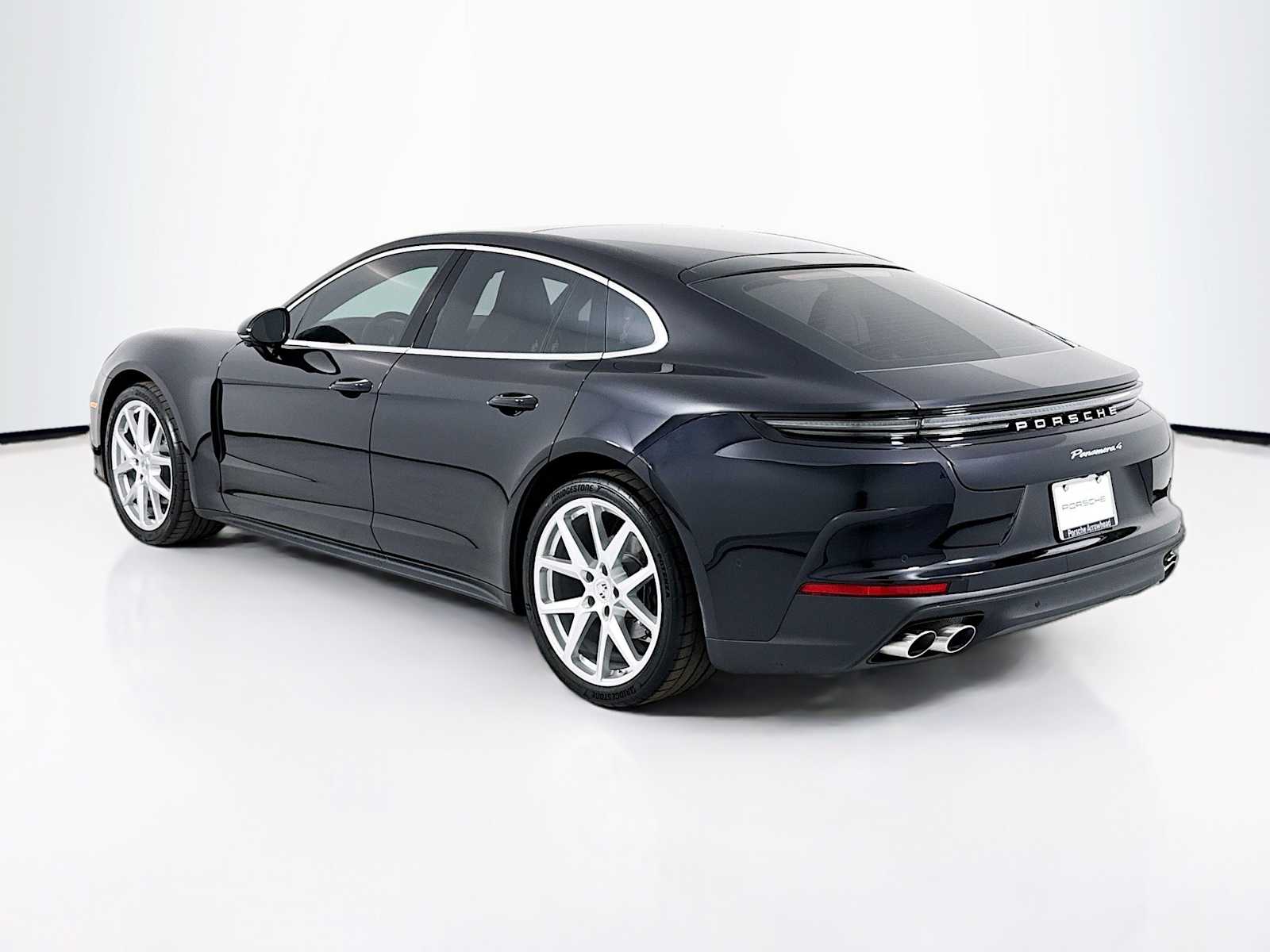 2025 Porsche Panamera 4 photo 3