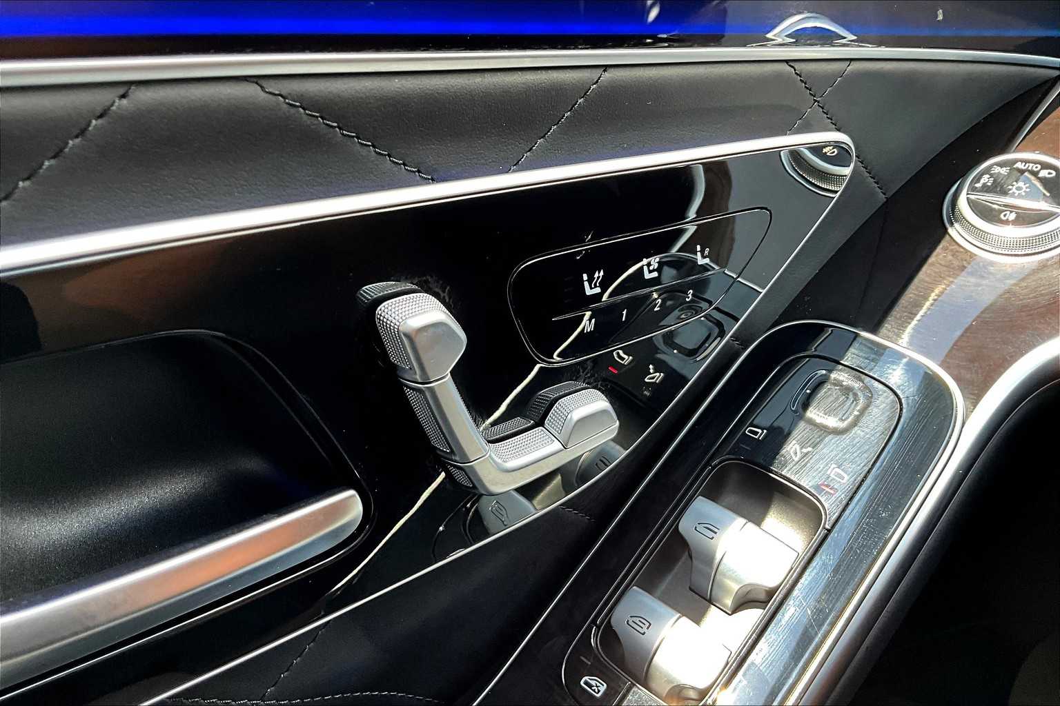 2024 Mercedes Benz S 580e photo 31