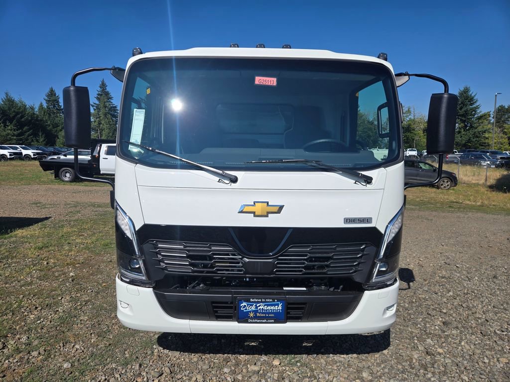2025 Chevrolet Silverado 4500HD photo 2