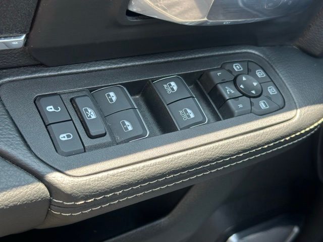 2025 Ram 2500 Laramie photo 16