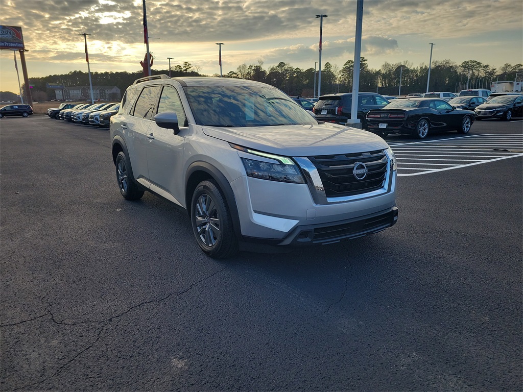 2024 Nissan Pathfinder SV