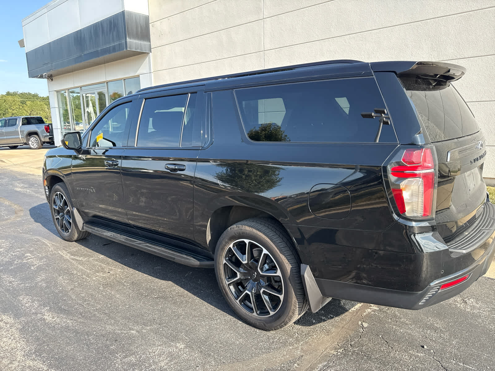 2021 Chevrolet Suburban RST photo 5
