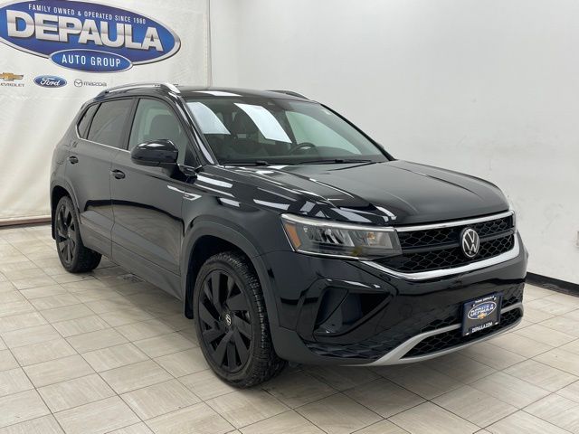 2024 Volkswagen Taos SE's photo