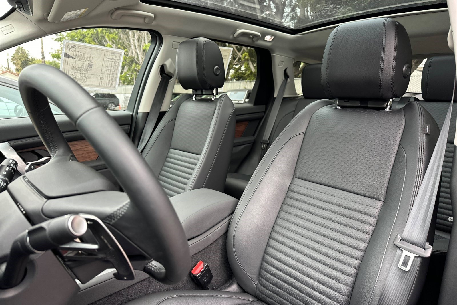 2024 Land Rover Discovery Sport S photo 5