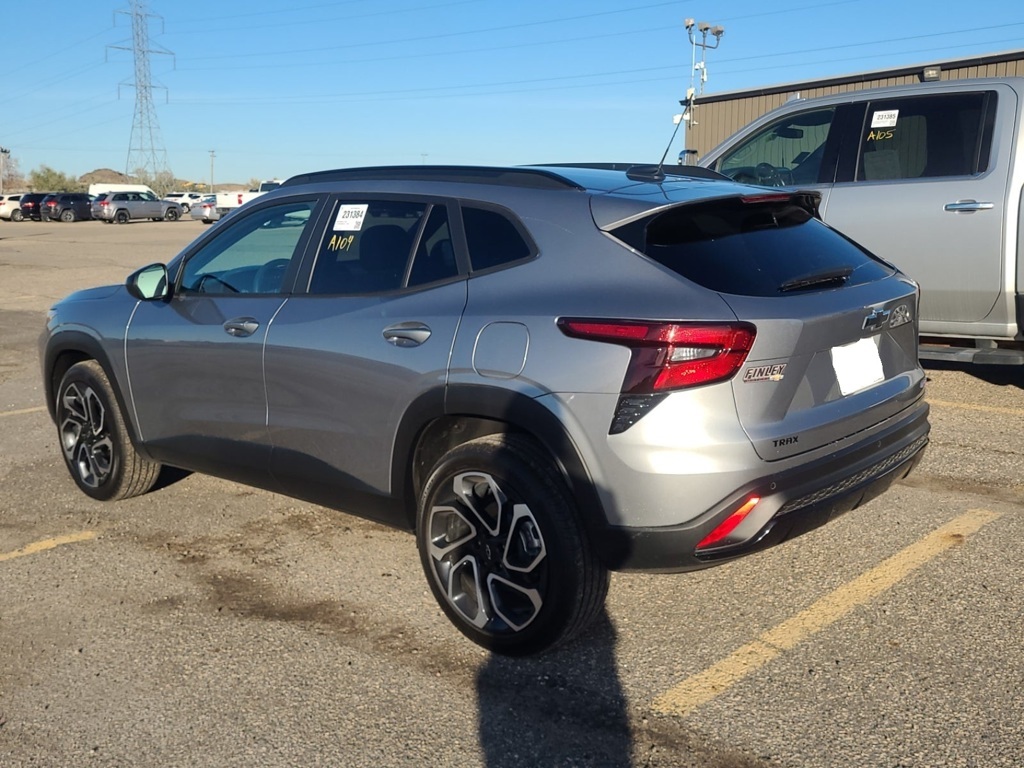2025 Chevrolet Trax photo 3