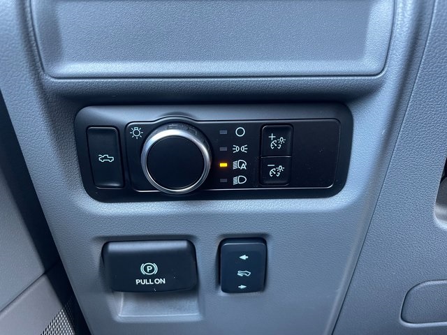 2025 Ford F-150 Lightning Flash photo 25