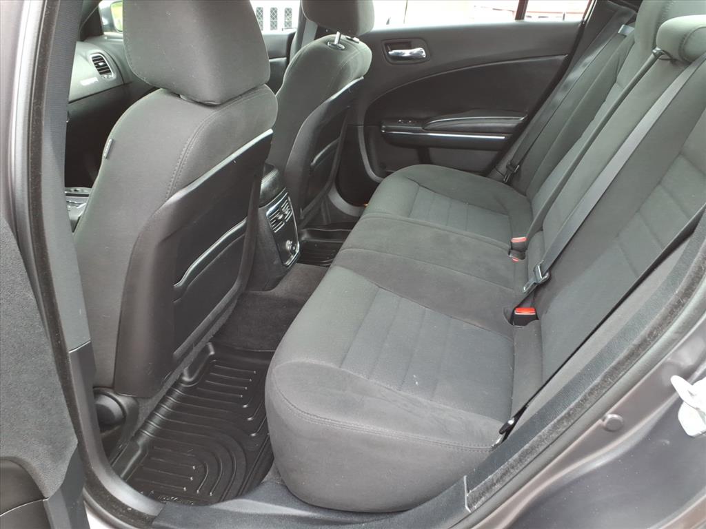 2014 Dodge Charger SE photo 3