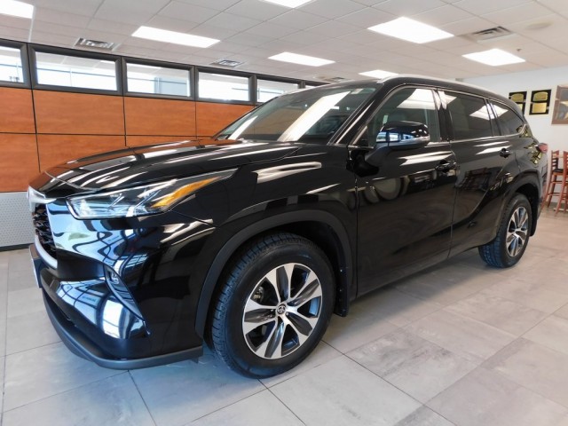 2022 Toyota Highlander XLE's photo