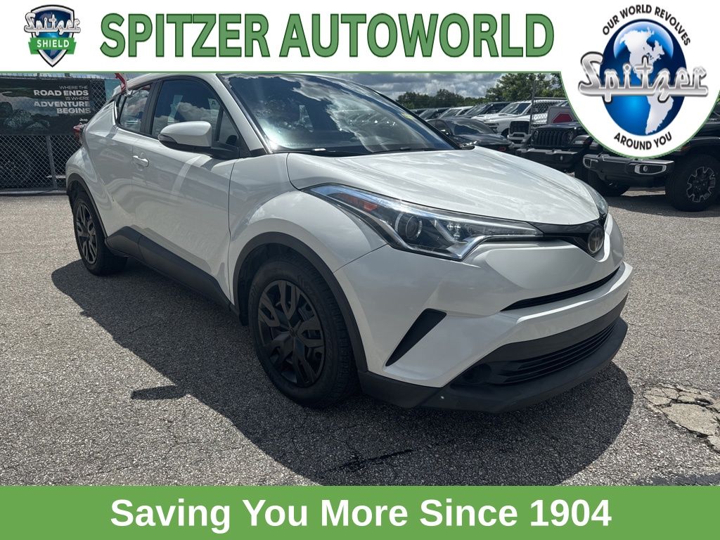 2019 Toyota C-HR LE photo 3