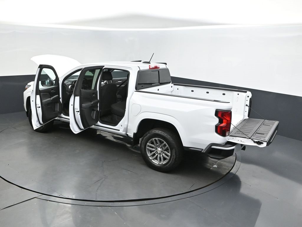 2024 Chevrolet Colorado LT photo 2