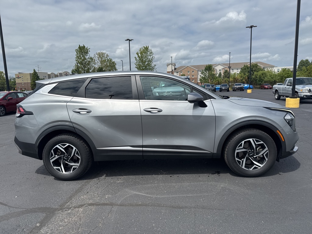 2023 Kia Sportage LX photo 2