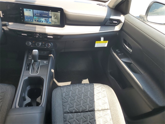 2025 Nissan Kicks SV photo 14