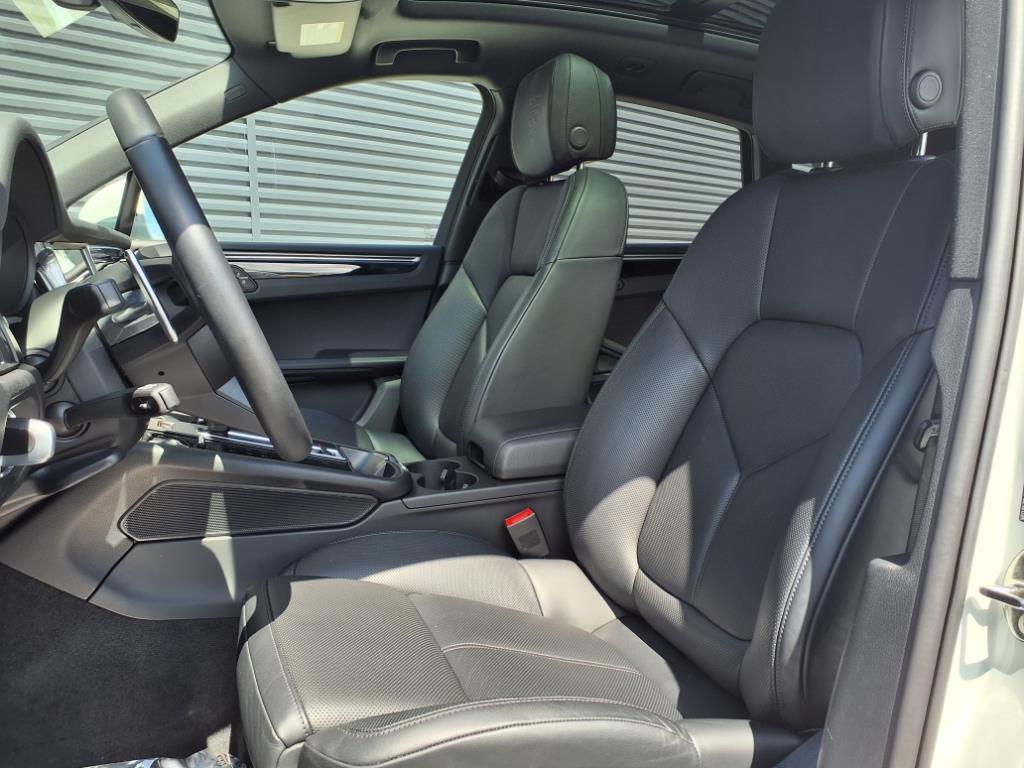 2024 Porsche Macan T photo 5