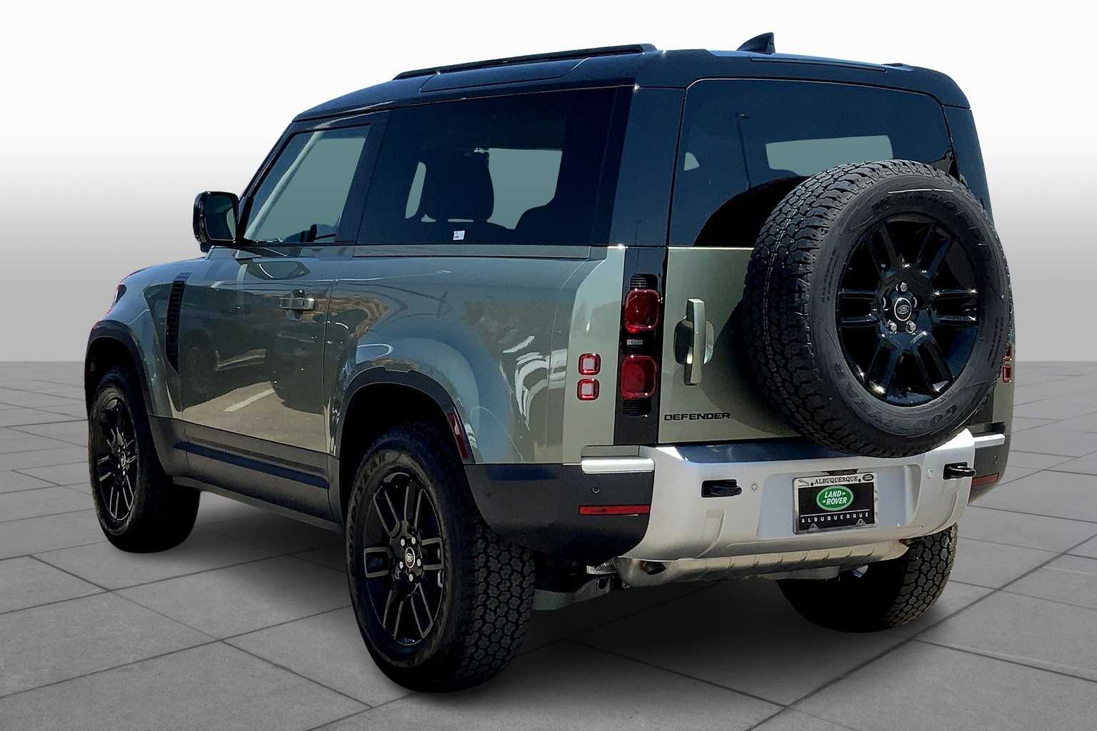 2025 Land Rover Defender 90 X-Dynamic SE photo 11
