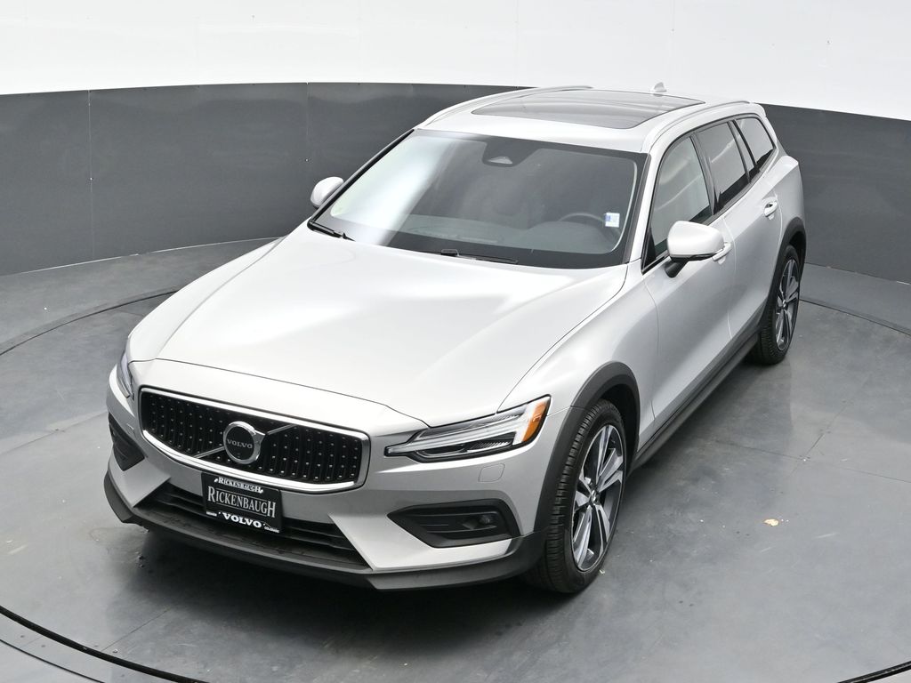 2025 Volvo V60 Cross Country B5 Plus photo 28