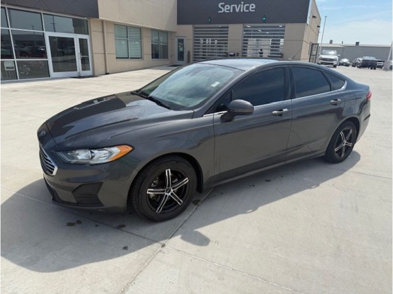 2019 Ford Fusion S photo 2
