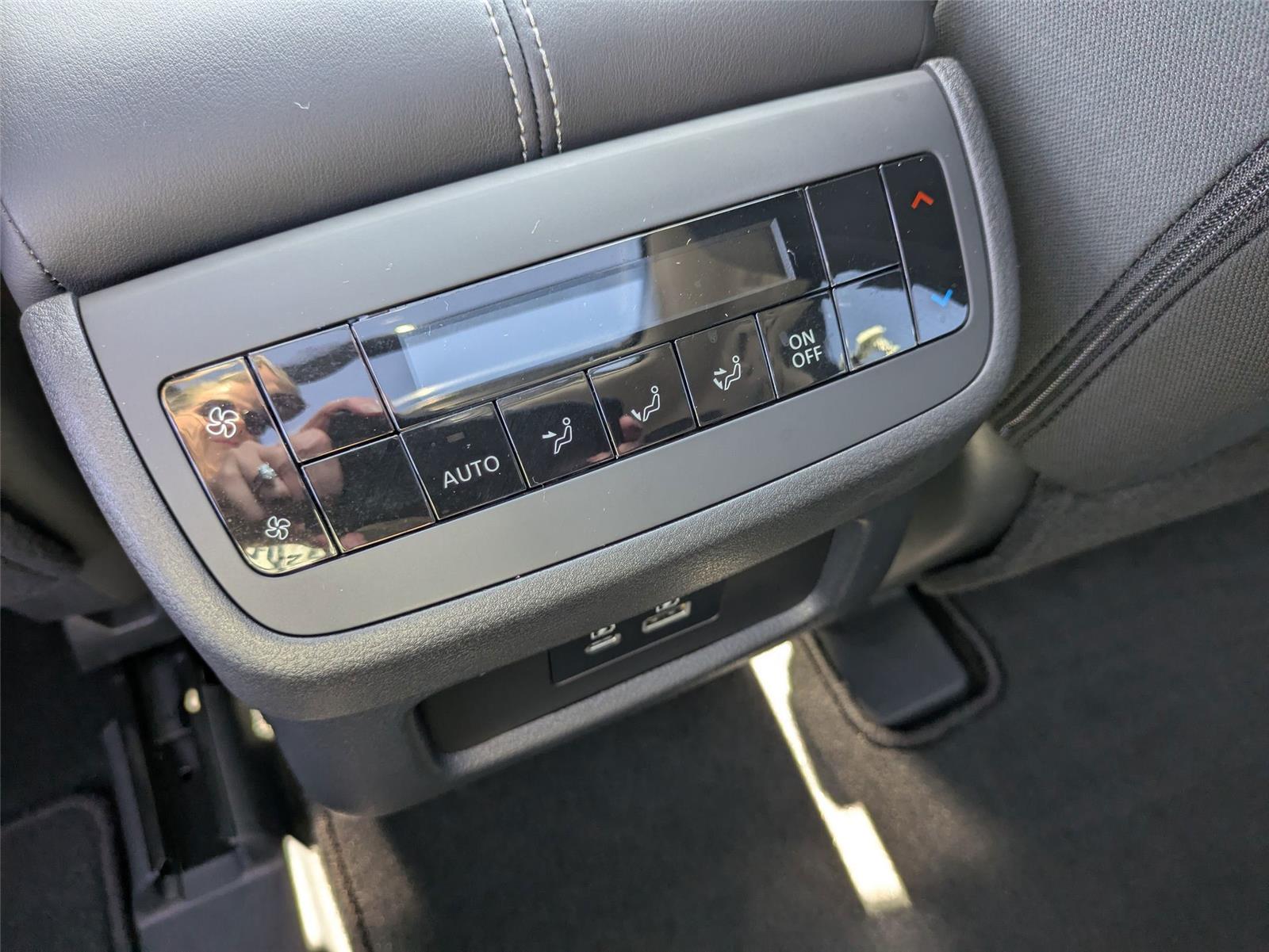 2025 Nissan Pathfinder SV photo 26