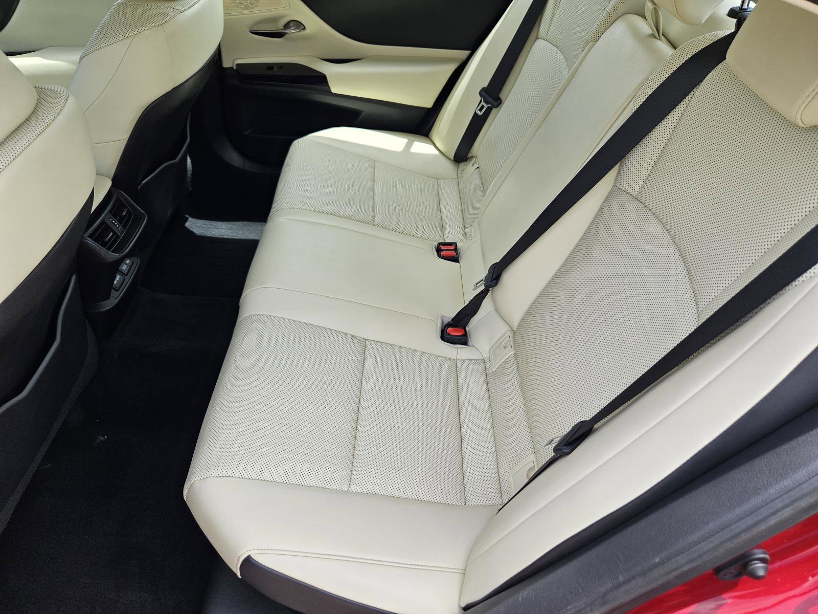 2022 Lexus ES 300h photo 29