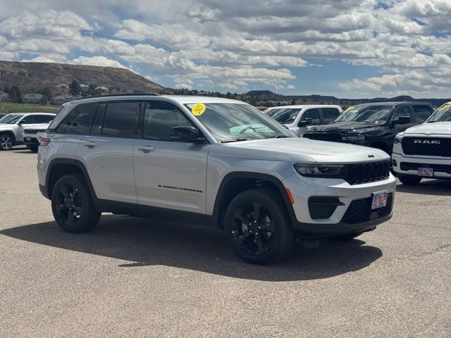 2025 Jeep Grand Cherokee Altitude X photo 2