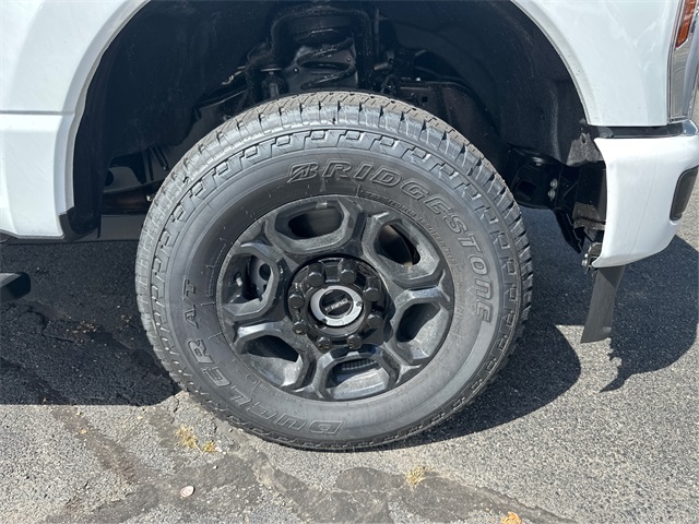 2025 Ford F-350 photo 12