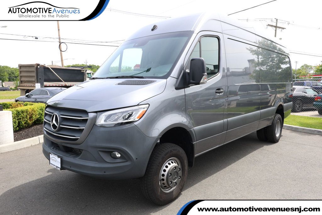 2023 Mercedes-Benz Sprinter Crew Van Base's photo