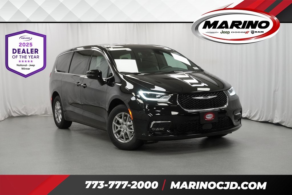 2026 Chrysler Pacifica Select's photo