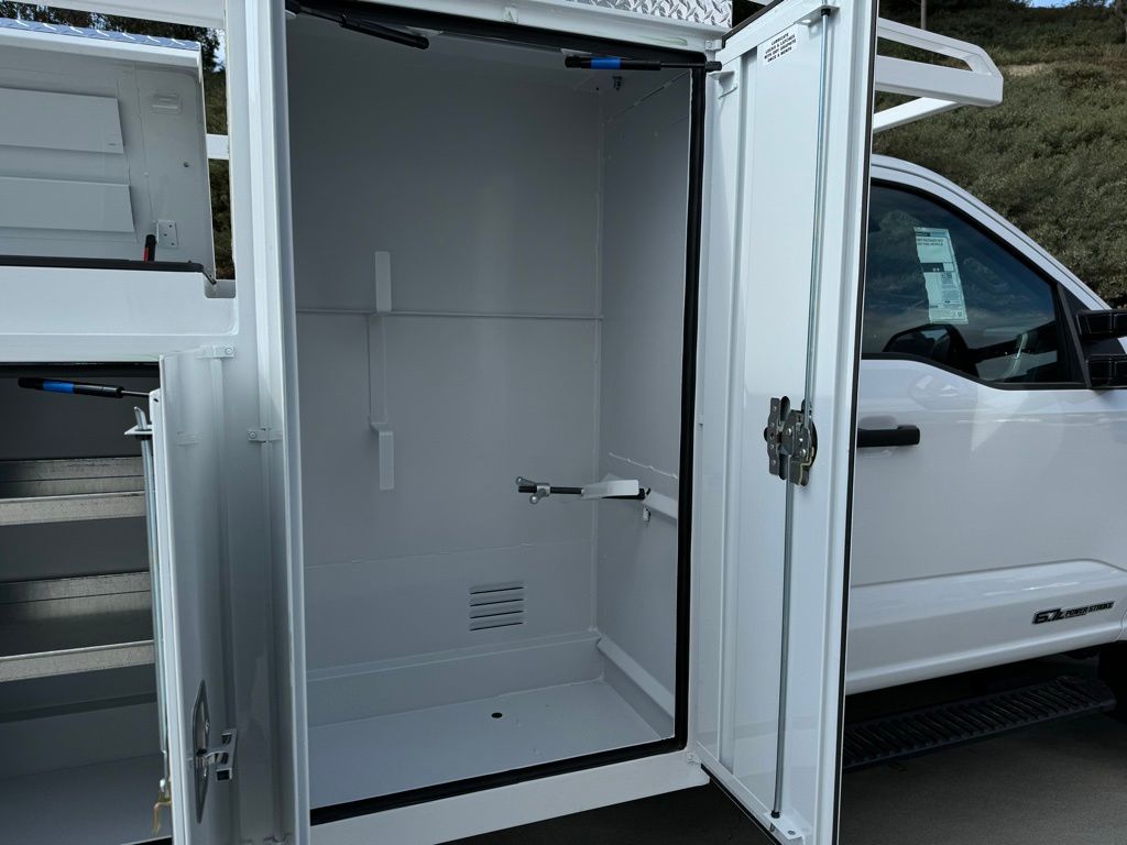 2024 Ford F-550 photo 3