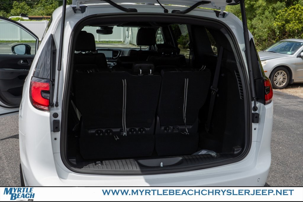 2026 Chrysler Pacifica photo 29
