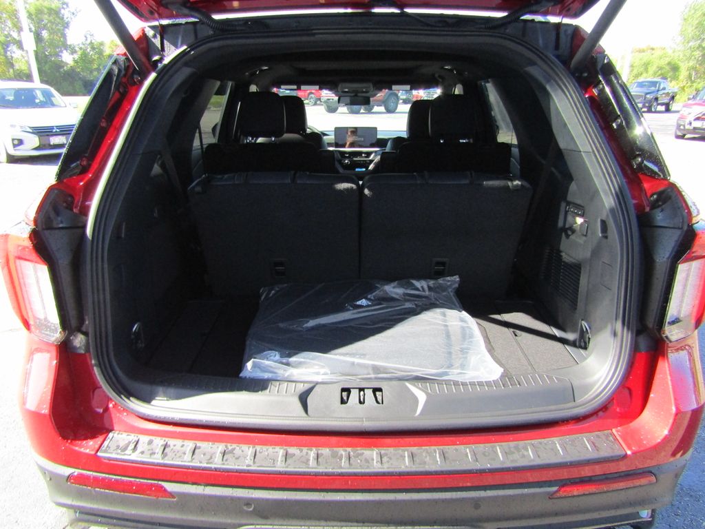 2025 Ford Explorer ST photo 7