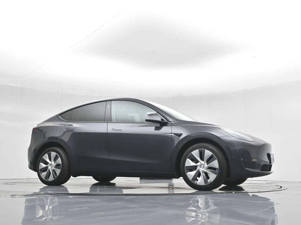 Used 2024 Tesla Model Y Long Range with VIN 7SAYGDEE3RF994896 for sale in Kansas City