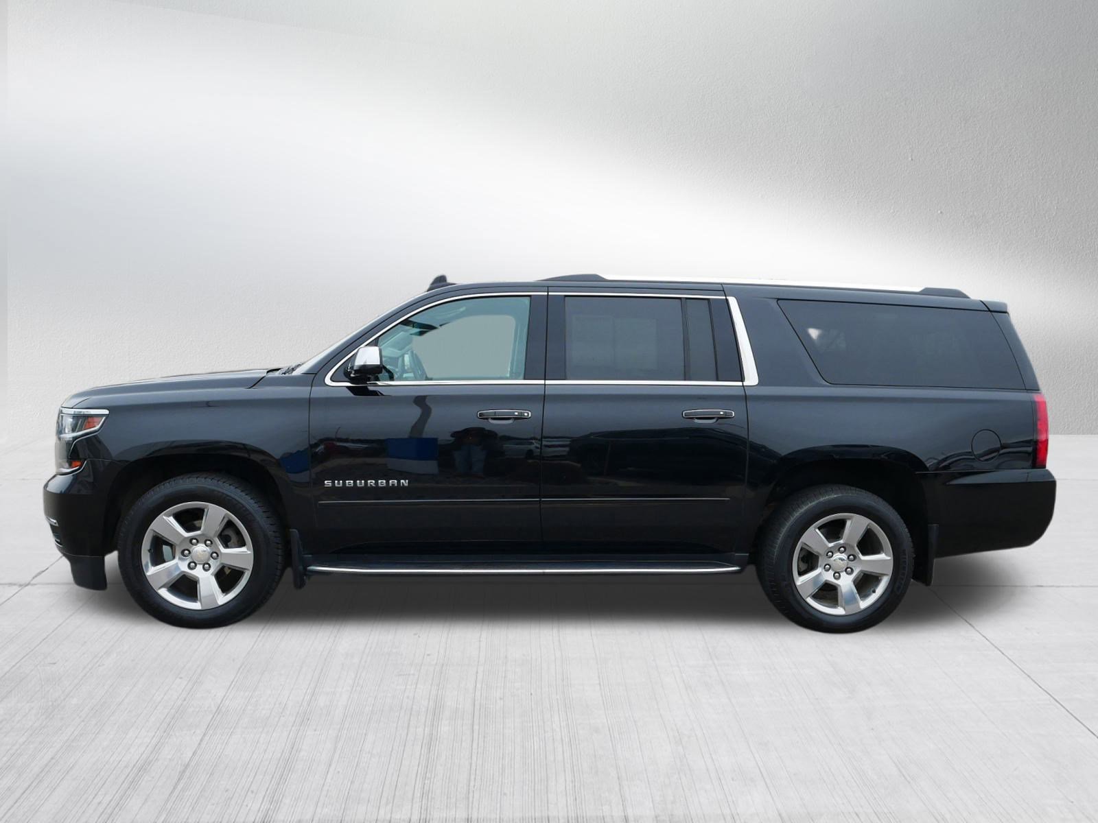 2019 Chevrolet Suburban Premier photo 4