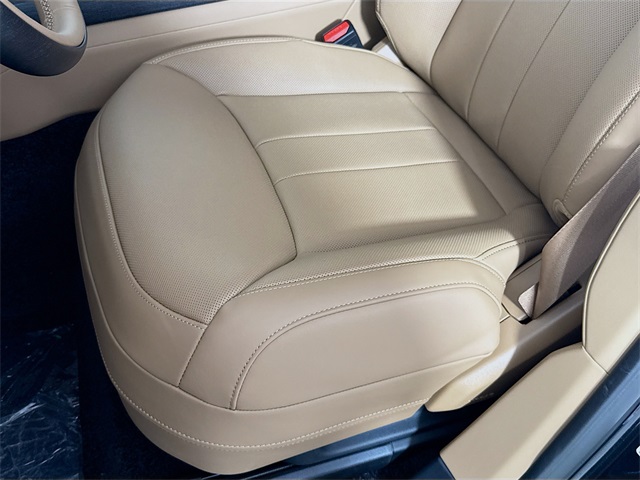2025 Land Rover Range Rover SE photo 16
