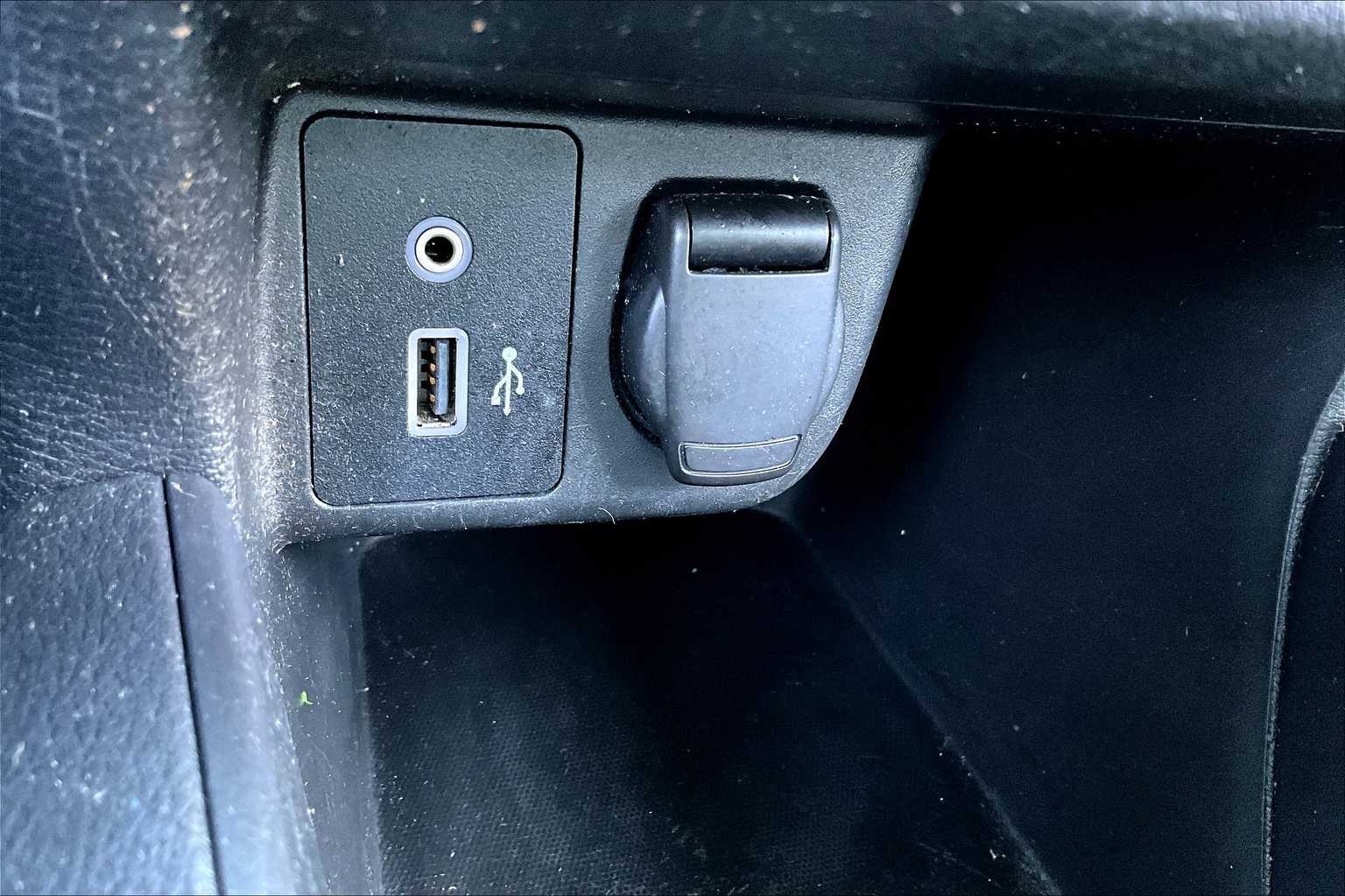 2021 Nissan Versa SV photo 32