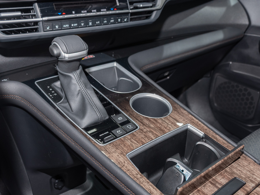 2025 Toyota Sienna Limited photo 10
