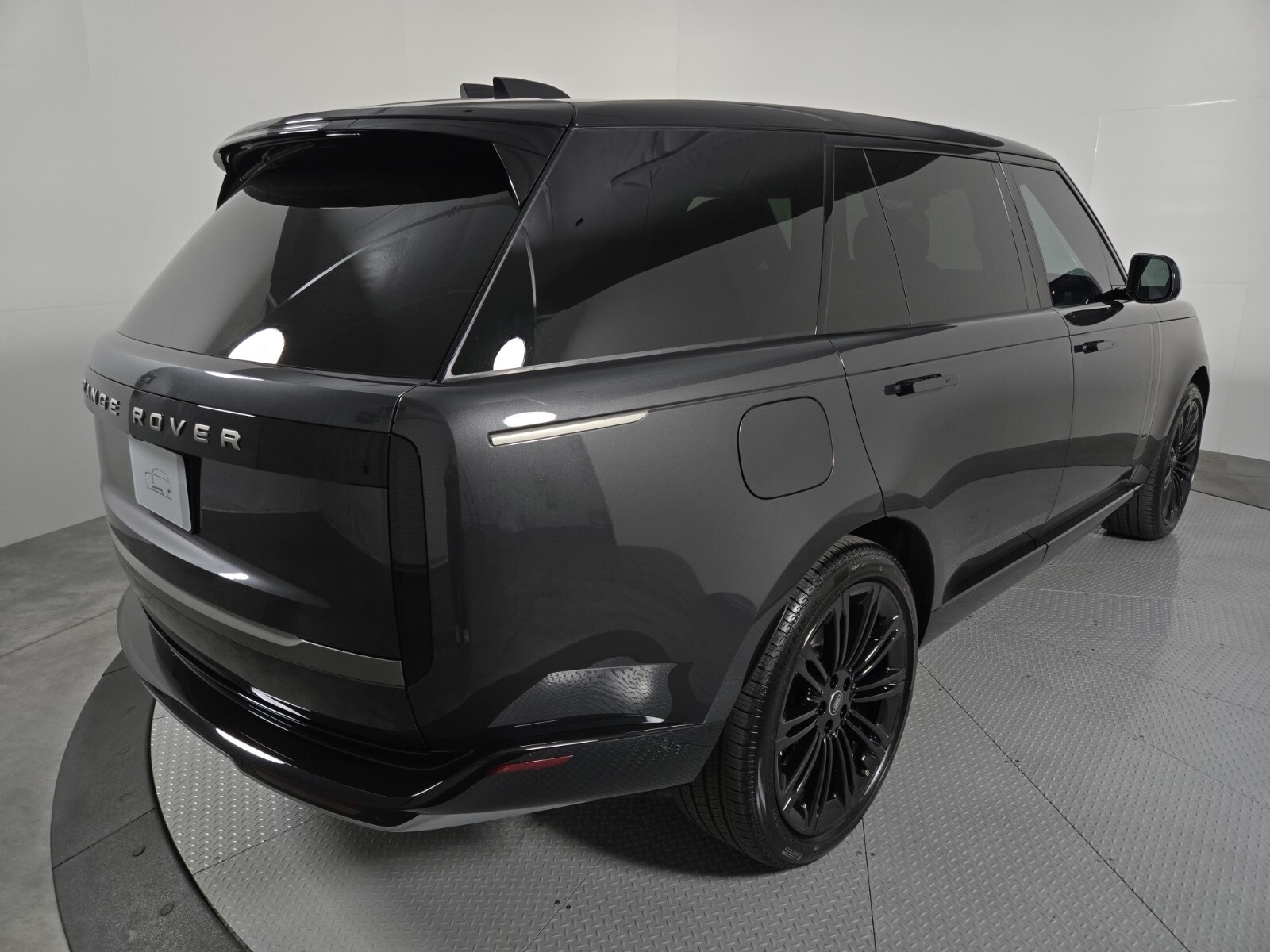2025 Land Rover Range Rover SE photo 5