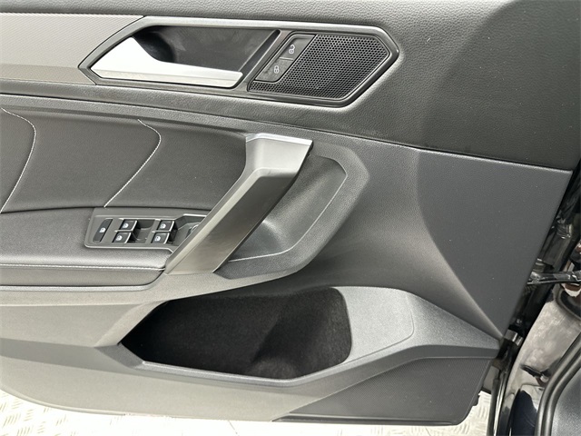 2022 Volkswagen Tiguan SE photo 5