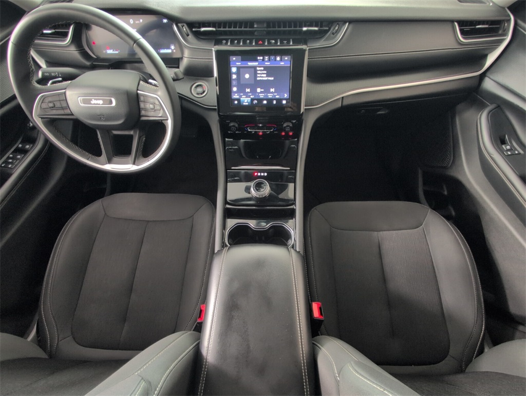 2023 Jeep Grand Cherokee Laredo photo 9