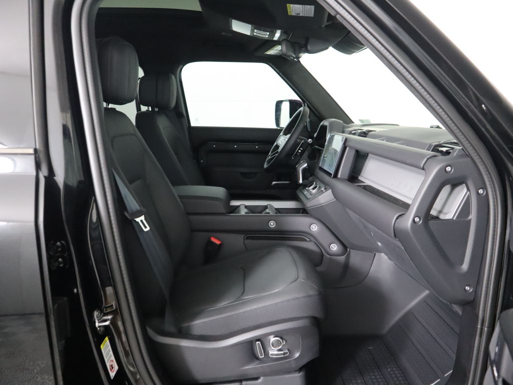 2025 Land Rover Defender 130 V8 photo 19