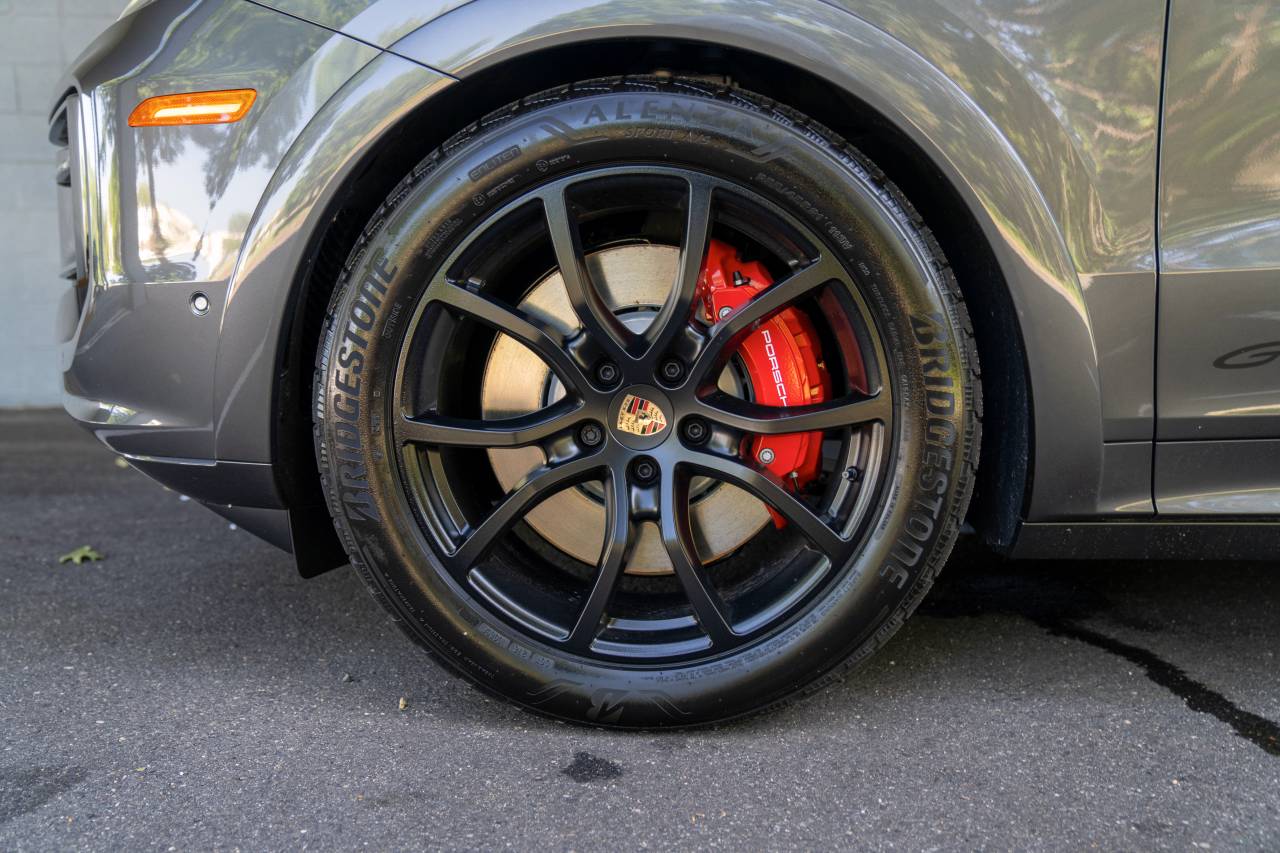 2025 Porsche Cayenne GTS photo 6