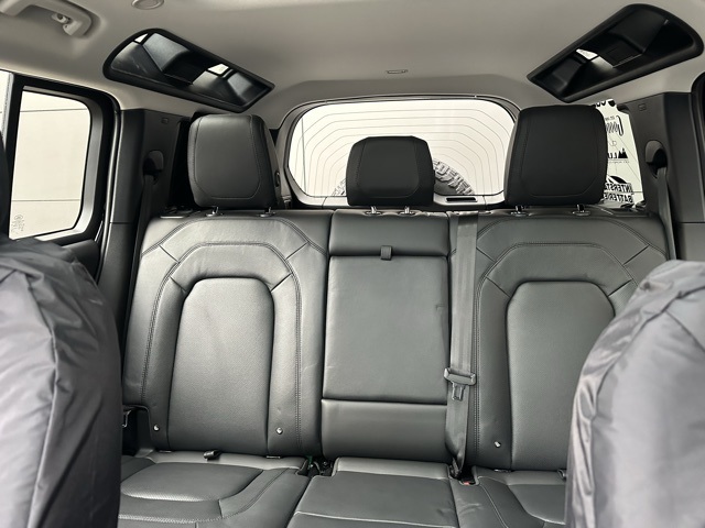 2024 Land Rover Defender 110 S photo 28